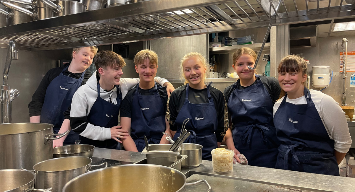 650 1200 True True 1 95 Fileshare Filarkivroot Nyheter 2021 Ung Restaurant 21 Ung Restaurant Spongdal På Fagn Png