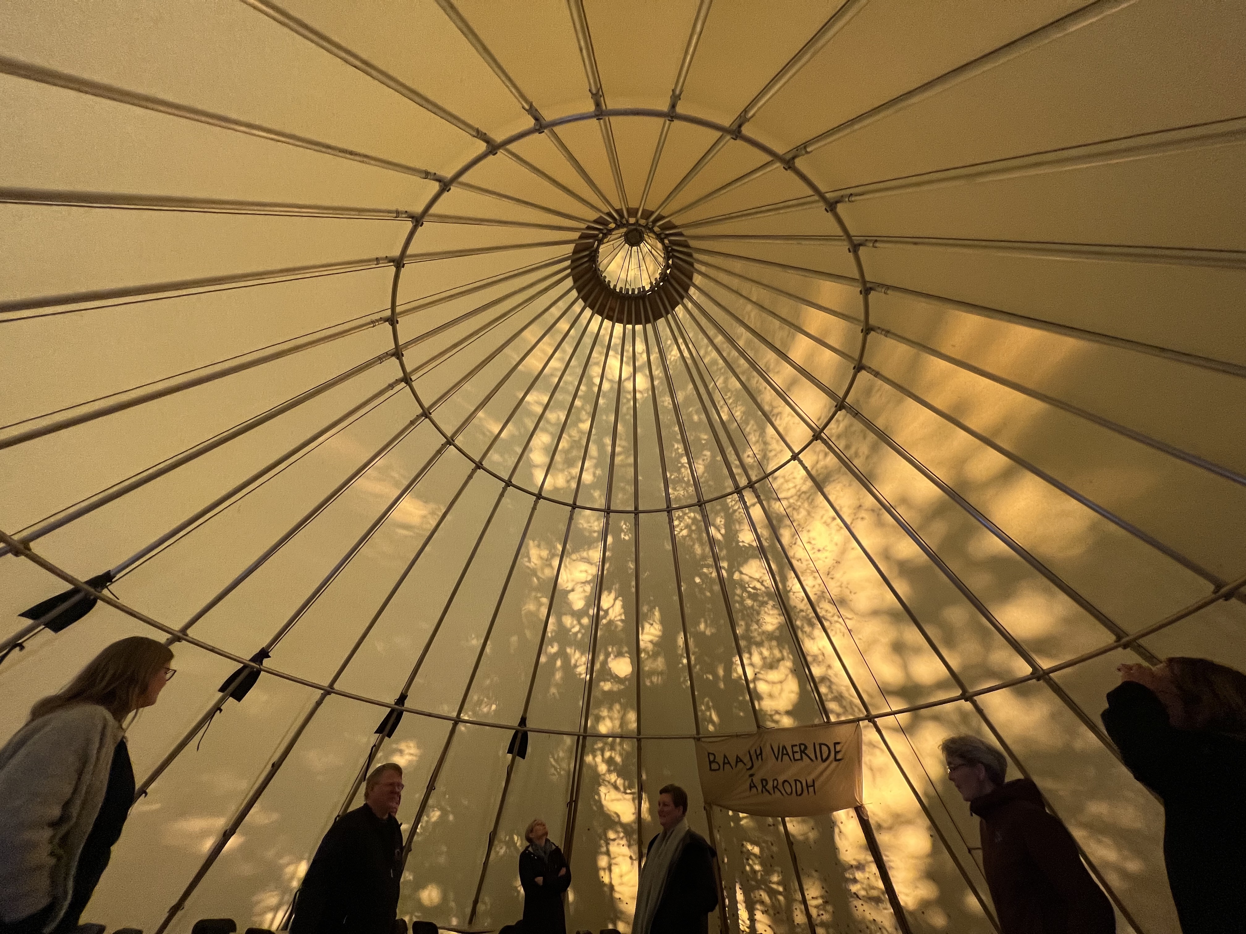 Storlavvoen Saemien Sijte Med Folk